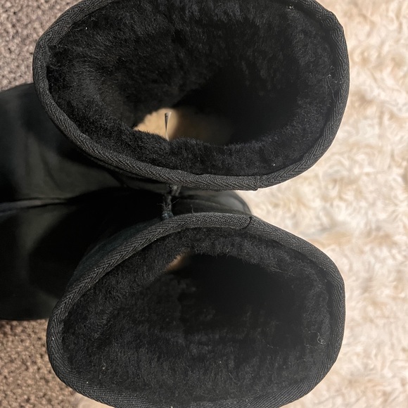UGG CLASSIC SHORT II SIZE 8 WOMENS BLACK - Picture 8 of 9